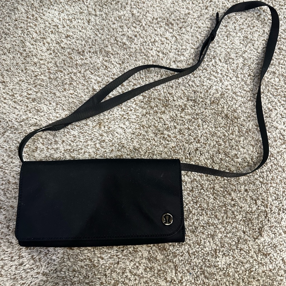 Lululemon strap purse - black
